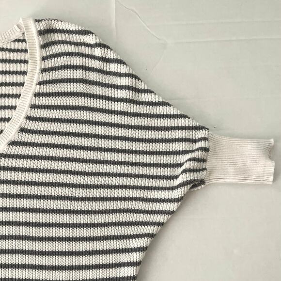 Express Striped Sweater Womens Size S Ivory Gray Vneck Preppy Casual Office - Picture 4 of 14